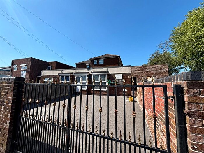 2 Bedroom Flat To Rent In Aaron Manby Court, High Street, Princes End, DY4