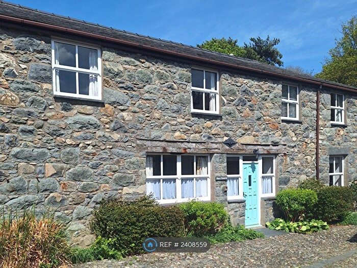 3 Bedroom Semi-Detached House To Rent In Tan Y Bryn, Conwy, LL32