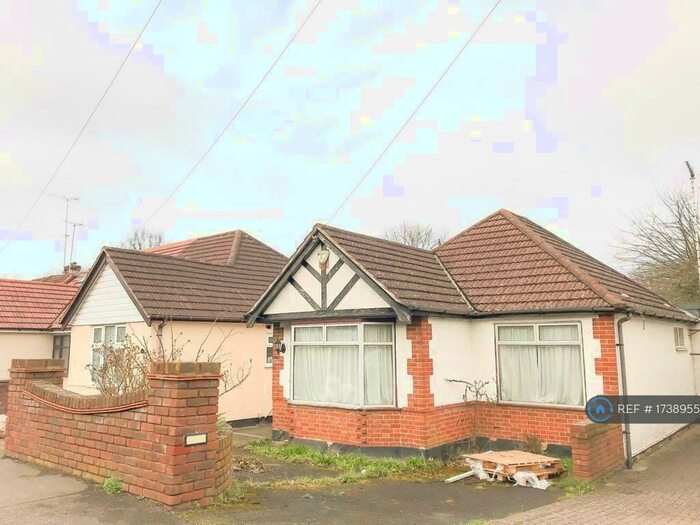 2 Bedroom Bungalow To Rent In Woodville Gardens, Ruislip, HA4