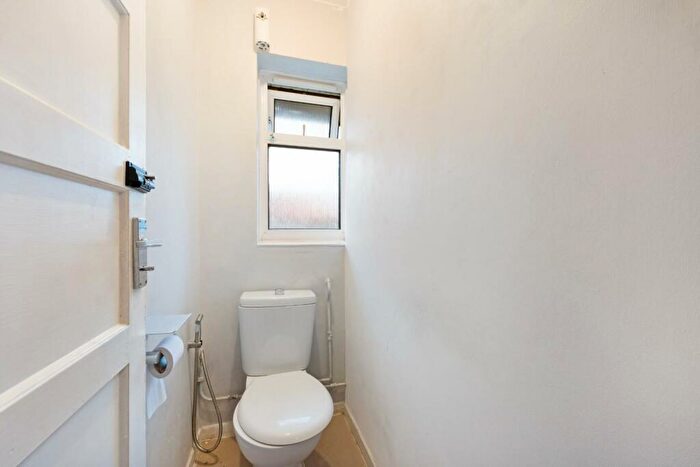 3 Bedroom Terraced House For Sale In Pound Road, Banstead, SM7