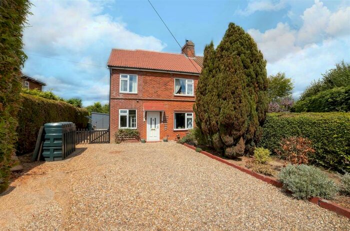 4 Bedroom Semi-Detached House For Sale In Beeston, PE32