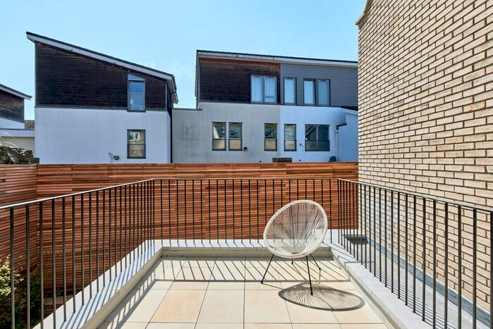 3 Bedroom Terraced House For Sale In Scawen Road, London, SE8