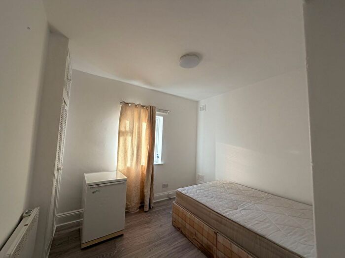 1 Bedroom Studio To Rent In Hanworth Road, Hounslow, TW3