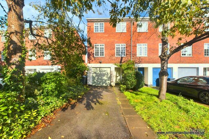 4 Bedroom Town House To Rent In Riversdell Close, Chertsey, Surrey, KT16