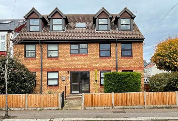 1 Bedroom Flat For Sale In Flat, Glenmar Court, Glendale Gardens, Leigh-on-Sea, Essex, SS9