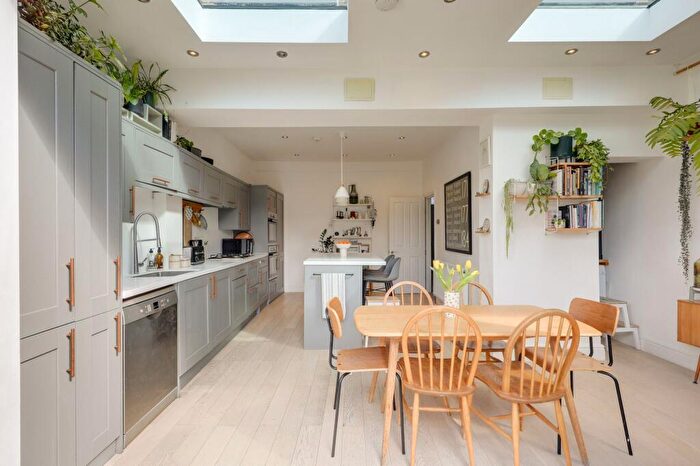 3 Bedroom End Of Terrace House For Sale In Glenfarg Road, Catford, SE6