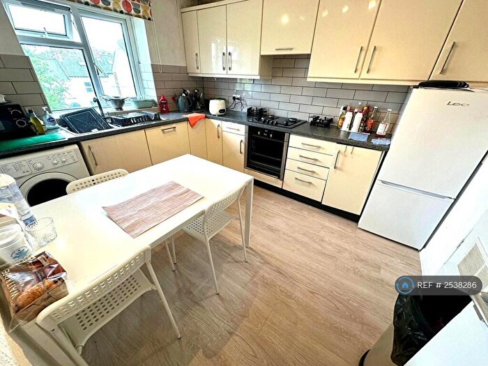 3 Bedroom Flat To Rent In St. Matthews Close, Exeter, EX1