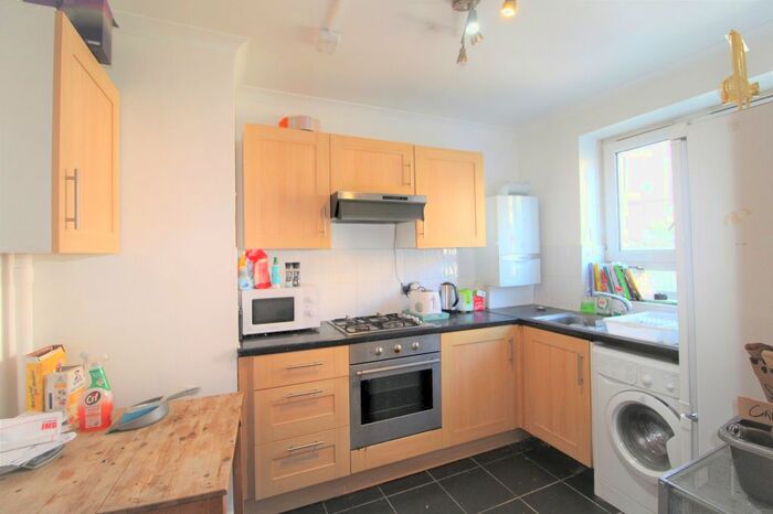 3 Bedroom Flat To Rent In Burbage Close, Southwark, London, SE1