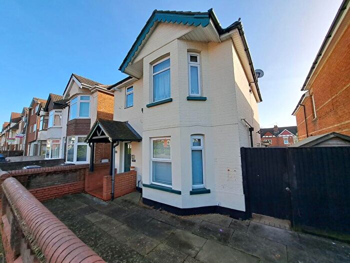 2 Bedroom Apartment For Sale In Lower Parkstone, BH14