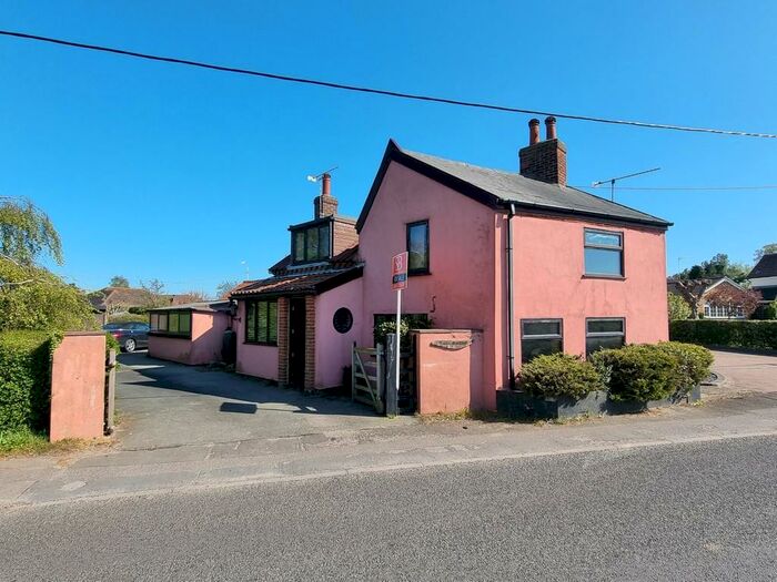 2 Bedroom Cottage For Sale In Trimley Road, Kirton, Ipswich, IP10