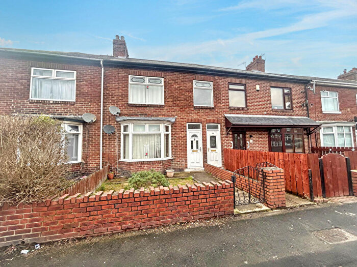 2 Bedroom Flat For Sale In Wellington Road, Gateshead, Tyne And Wear, NE11