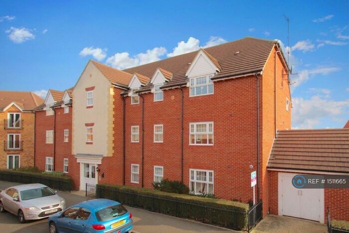 2 Bedroom Flat To Rent In Hancock Close, Aylesbury, HP21