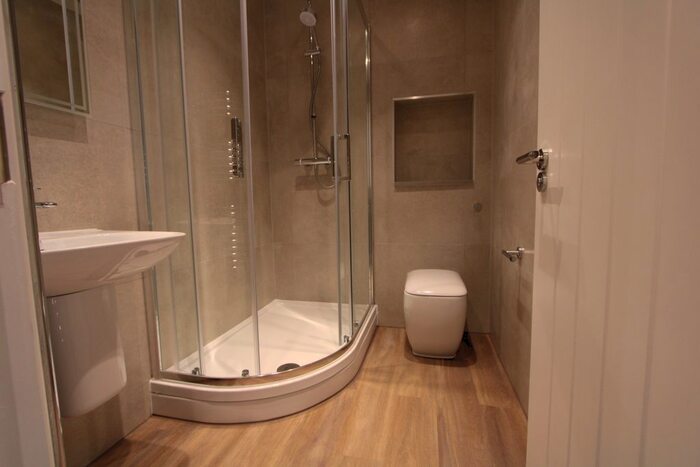 2 Bedroom Flat To Rent In Clifford Avenue, London, SW14