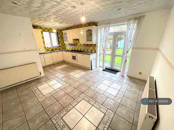 4 Bedroom Semi-Detached House To Rent In Windermere Road, Middleton, Manchester, M24