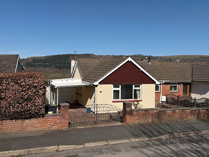 3 Bedroom Semi-Detached Bungalow For Sale In Broadmead, Gilwern, NP7