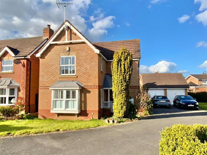 3 Bedroom Detached House For Sale In Dickens Drive, Old Stratford, Milton Keynes, MK19