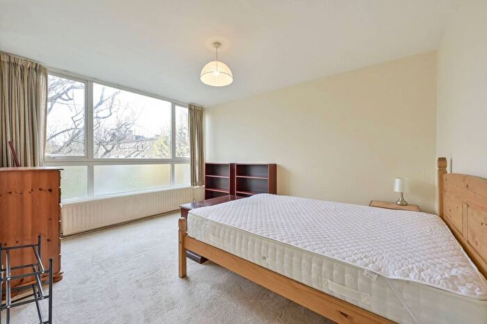2 Bedroom Flat To Rent In Windlesham Grove, Southfields, London, SW19
