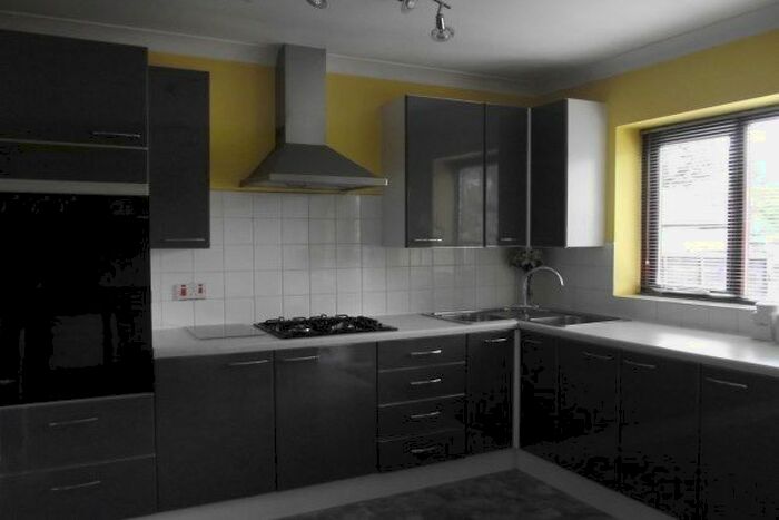 2 Bedroom Property To Rent In Queens Drive, Waltham Cross, EN8