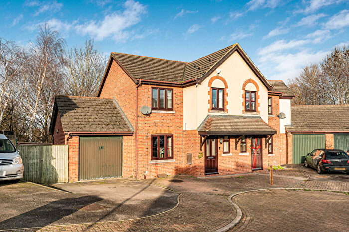 3 Bedroom Semi Detached House For Sale In Wenlock Close, Didcot, OX11