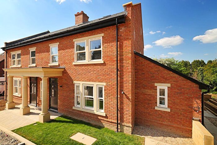 4 Bedroom Semi-Detached House For Sale In Paddock Grove Effingham, KT24