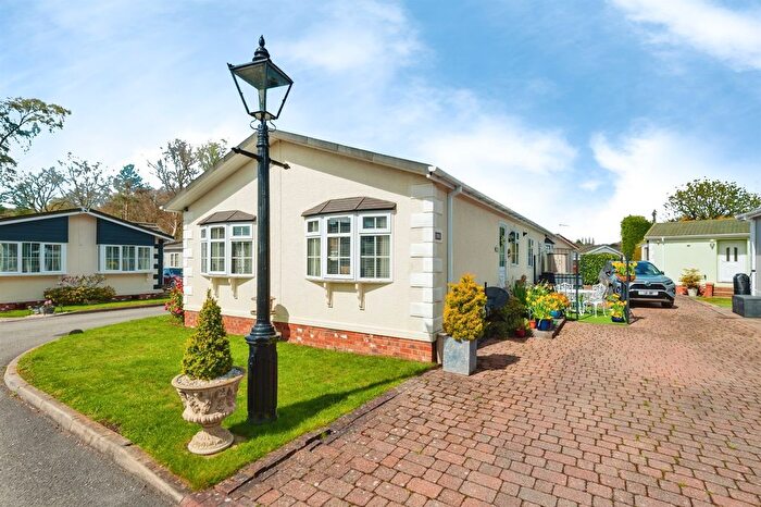 3 Bedroom Park Home For Sale In Delamere Road, Norley, Frodsham, WA6