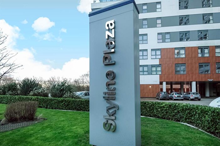2 Bedroom Apartment To Rent In Skyline Plaza, Alencon Link, Basingstoke, RG21