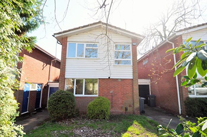 3 Bedroom Link Detached House To Rent In Chancellor Close, Birmingham, B15