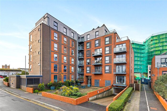 3 Bedroom Flat For Sale In Goldstone Lane, Hove, East Sussex, BN3