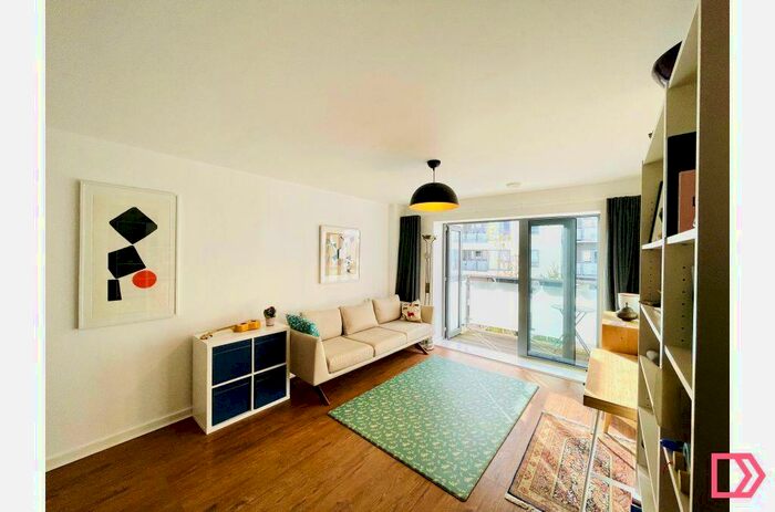 3 Bedroom Flat To Rent In Clement Attlee House, Cardigan Road, London, E3
