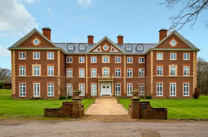 2 Bedroom Flat For Sale In Byfleets Lane, Warnham, RH12