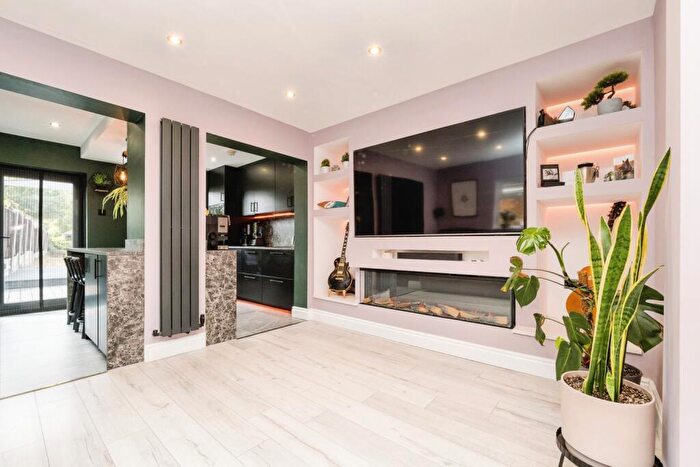 3 Bedroom Semi-Detached House For Sale In Frederick Road, Rainham, RM13