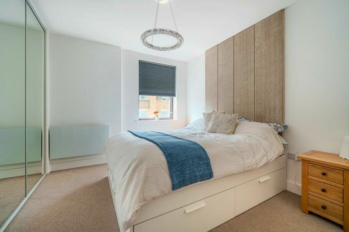 2 Bedroom Apartment For Sale In St. Leonards Road, Windsor, SL4