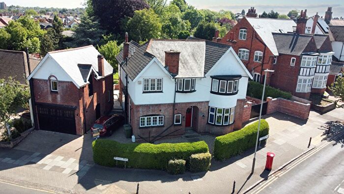 6 Bedroom Detached House For Sale In Stoughton Drive North, Leicester, LE5