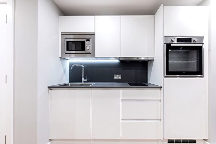 1 Bedroom Flat To Rent In Clapham Common North Side, London, SW4