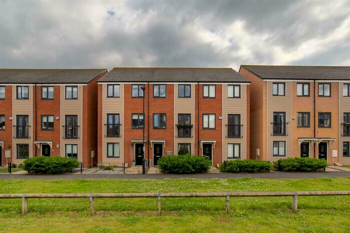 3 Bedroom Terraced House To Rent In Elmwood Park Court, Great Park, NE13