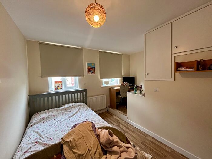 2 Bedroom Flat To Rent In Stokes Croft Flat, Bristol, BS1