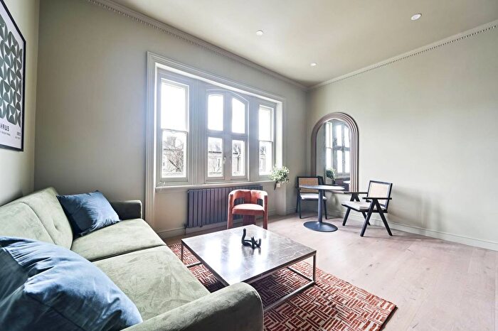 1 Bedroom Flat To Rent In Redcliffe Gardens, Chelsea, London, SW10