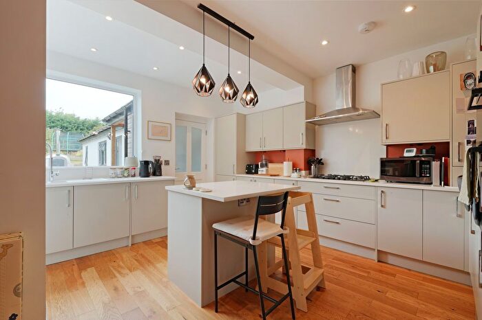 4 Bedroom Semi-Detached House To Rent In Folds Crescent, Sheffield, S8