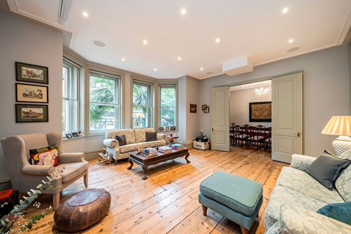 4 Bedroom Flat For Sale In Old Brompton Road, Earl's Court, SW5