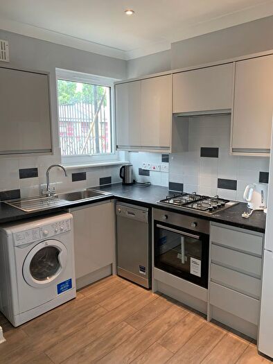 3 Bedroom Flat To Rent In Brick Lane, London, E1