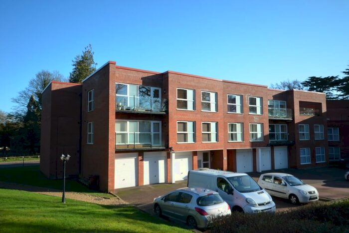 2 Bedroom Flat To Rent In St. Crispin Drive, Northampton, NN5