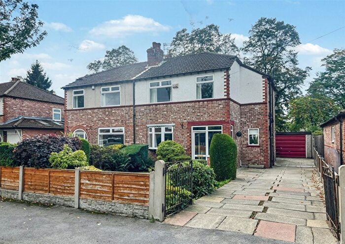 3 Bedroom Semi-detached House For Sale In Mossgrove Road, Timperley, Altrincham, WA15
