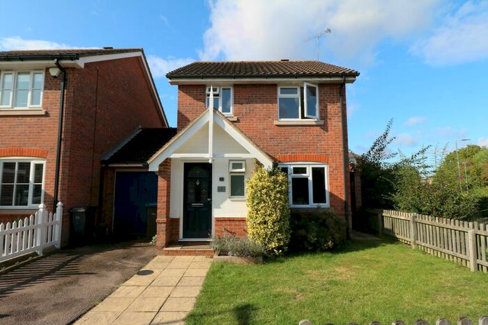 3 Bedroom Link Detached House To Rent In Abbeydale Close, Church Langley, CM17