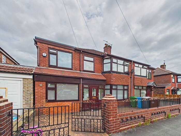 4 Bedroom Semi Detached House For Sale In Mough Lane, Chadderton, Oldham, OL9
