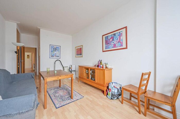 2 Bedroom Flat To Rent In Prescot Street, Aldgate, London, E1