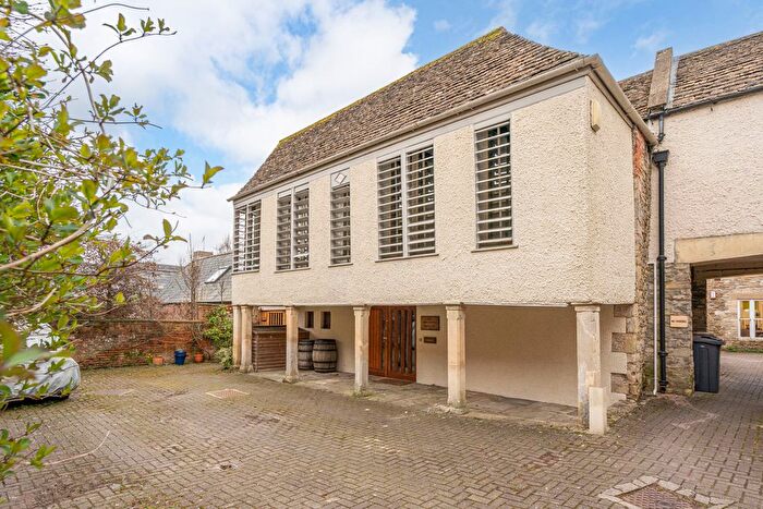 4 Bedroom Link Detached House To Rent In Market Cross, Malmesbury, SN16