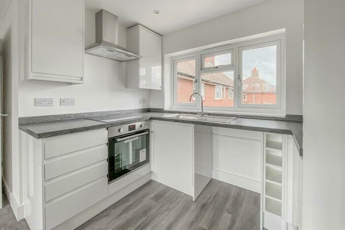 2 Bedroom Flat To Rent In Bedroom First Floor Flat In Rochford, SS4