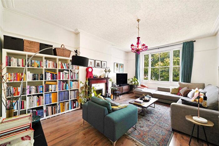 2 Bedroom Flat For Sale In Exeter Road, Mapesbury, NW2