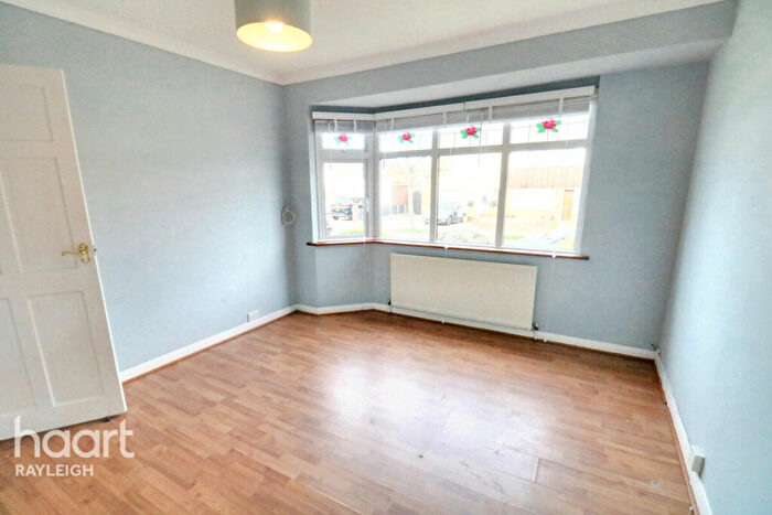 2 Bedroom Semi-Detached Bungalow For Sale In Grove Hill, Leigh-On-Sea, SS9