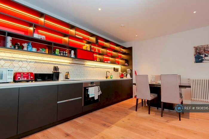 3 Bedroom Flat To Rent In Hercules House, E14